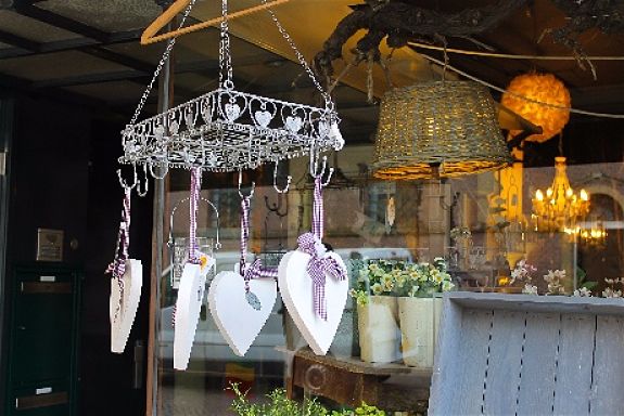 Acquire two profitable gift and home décor businesses for sale in Cape Town. Prime shopping centre locations, loyal customers, strong profits, and excellent growth potential.